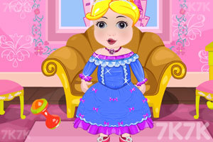 公主照顾小宝贝