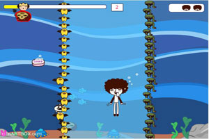 卷发男捡洗刷品