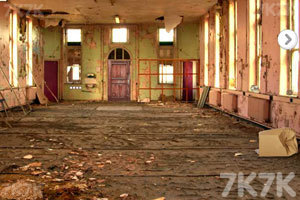 逃出废弃的竞技场