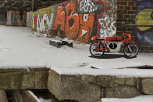 逃离废弃的铁路站