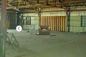 逃离废弃的场馆