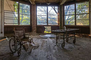 逃离深山庇护所