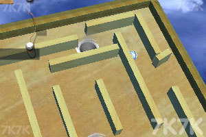 小球与倾斜的立方体