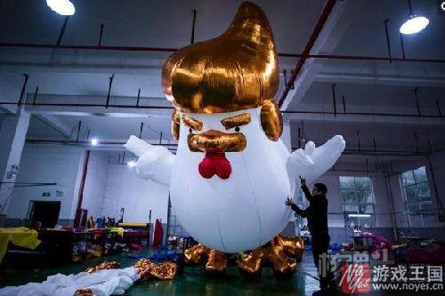 “特朗普鸡”中国意外走红?充气公鸡神似川普 “特朗普鸡”中国意外走红?充气公鸡神似川普