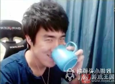 表情包放送？骚男喝水动态图拿走不谢