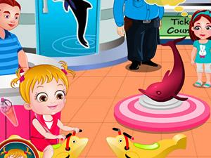 可爱宝贝海豚表演