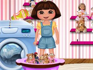 朵拉爱清洗玩具