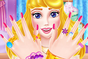 欧若拉公主做美甲