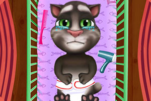 宝贝汤姆换尿布