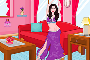 肚皮舞者打扫房间