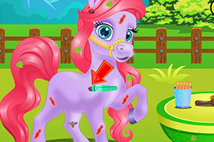 照顾萌萌的小马