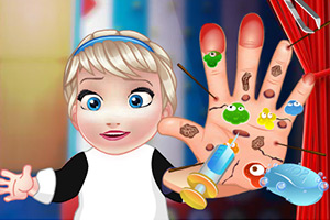 宝贝艾莎手部治疗