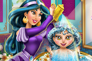 给茉莉婴儿洗澡