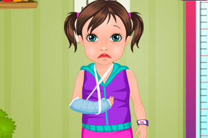 手臂骨折的小女孩