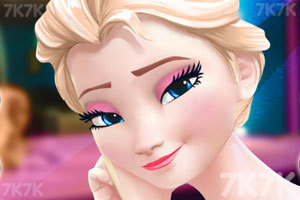 艾莎的钢琴表演