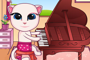 宝贝安吉拉弹钢琴