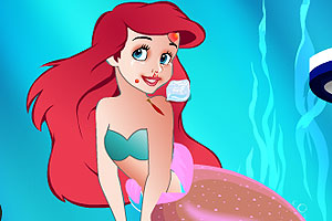 救治受伤的美人鱼