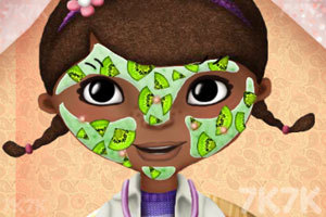 玩具小医生做美容