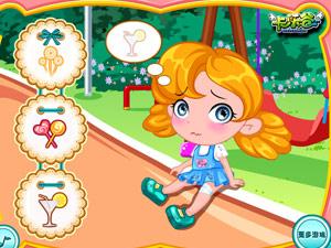 可爱小女孩荡秋千受伤