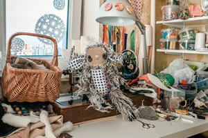 凌乱餐桌找东西