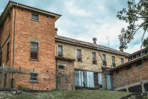 孤独老房子逃脱