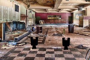 逃出废弃的购物广场