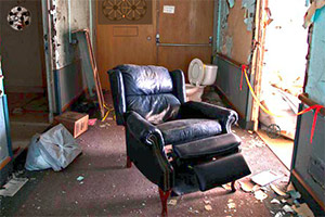 逃出废弃的疯人院