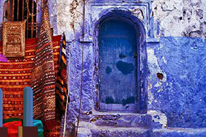 老旧的蓝色街道逃脱