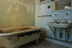 逃出废弃的厕所