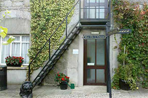 逃离爱尔兰小镇