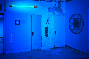 逃离断电的房间