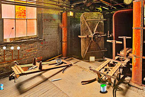 废弃的丝绸厂逃脱