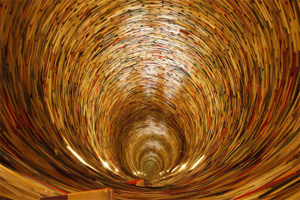 书籍隧道拼图