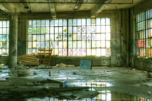 废弃的布类制造厂逃脱