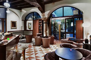 逃出维多利亚宫殿酒店