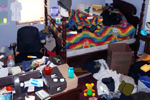 脏乱的卧室找东西