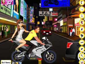 坐着摩托车去约会