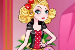 镜子前的金发女孩