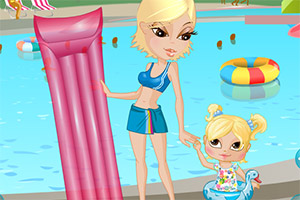 和妈妈一起游泳